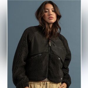 BDG Urban Outfitters Boxy Cozy Fleece Womens Jacket large L hotsell sold out